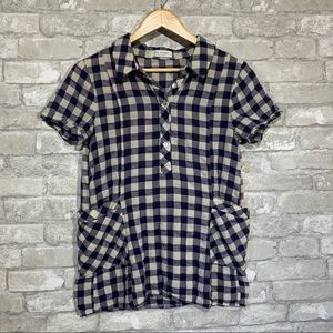 PURLE AND WHITE GINGHAM TOP. HENELY PULLOVER SHIRT. SHORT SLEEVE. SIZE MEDIUM